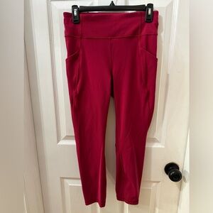 Lululemon Wunder Under Leggings 25’ with side pockets. Size 8